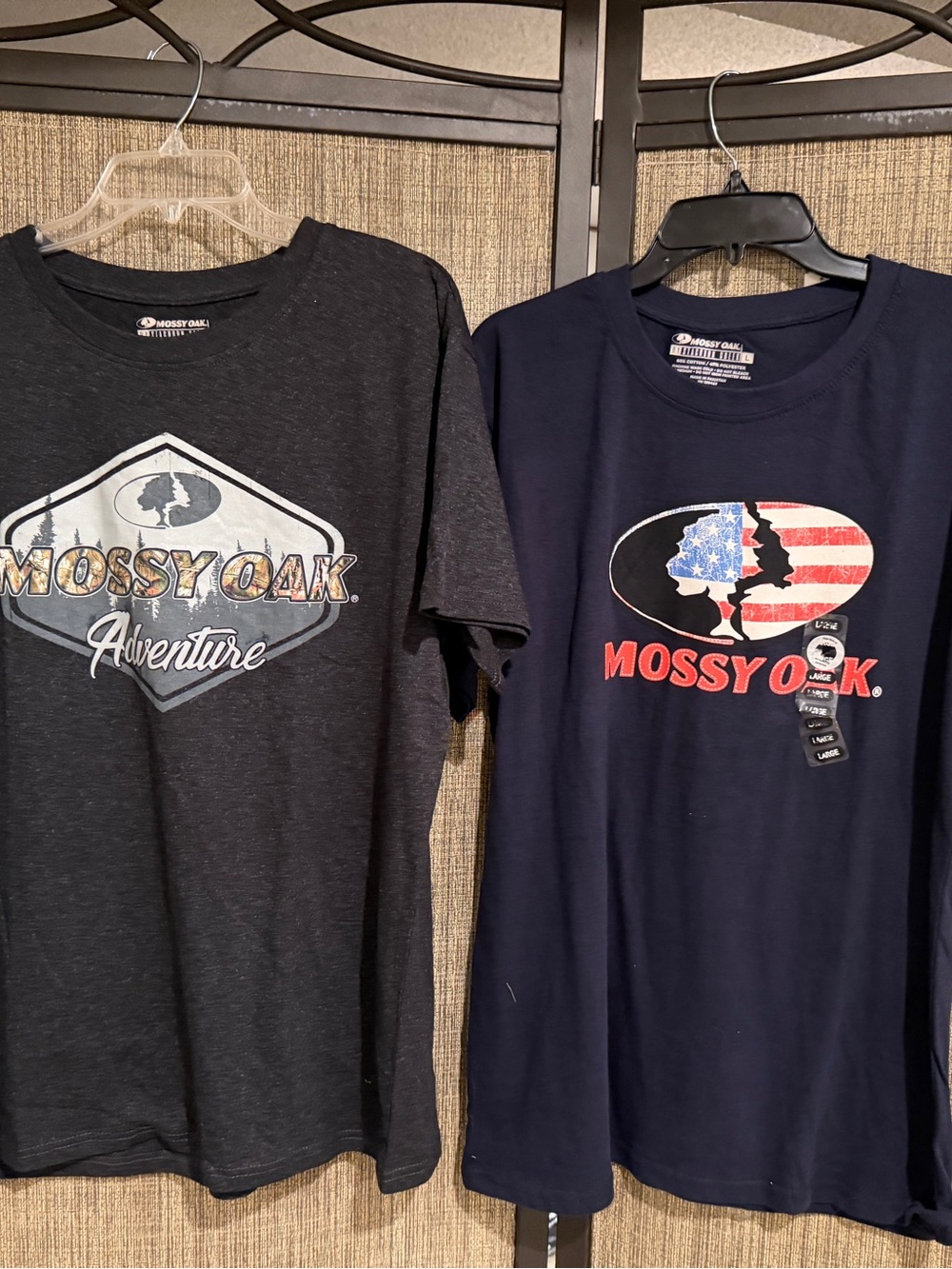 Men’s Size L Mossy Oak Graphic Tee - Black & charcoal gray NEW Set of 2